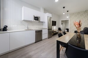 Private kitchen - TORREJÓN SUITES APARTMENT. Under 9 (Torrejón de Ardoz)