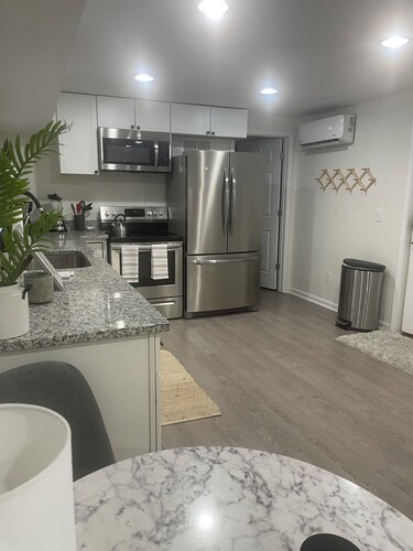 Concord Private Guest Suite - 5 Mins to Atrium & Downtown