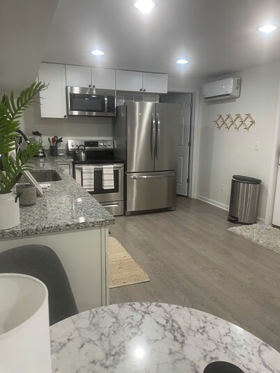 Concord Private Guest Suite - 5 Mins to Atrium & Downtown