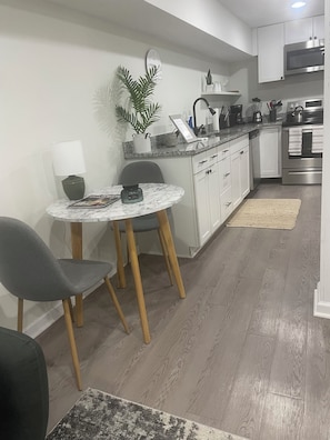 Fridge, microwave, oven, stovetop - Concord Private Guest Suite - 5 Mins to Atrium & Downtown (Concord)