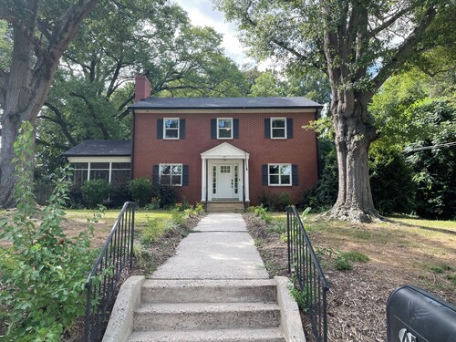 Concord Private Guest Suite - 5 Mins to Atrium & Downtown