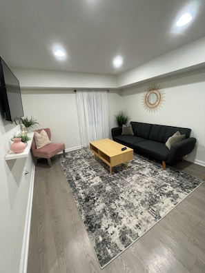 Smart TV - Concord Private Guest Suite - 5 Mins to Atrium & Downtown (Concord)