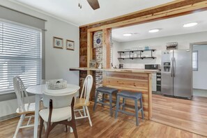 Dining - 2 Bed 2 Bath House for Your Getaways! (Hot Springs)