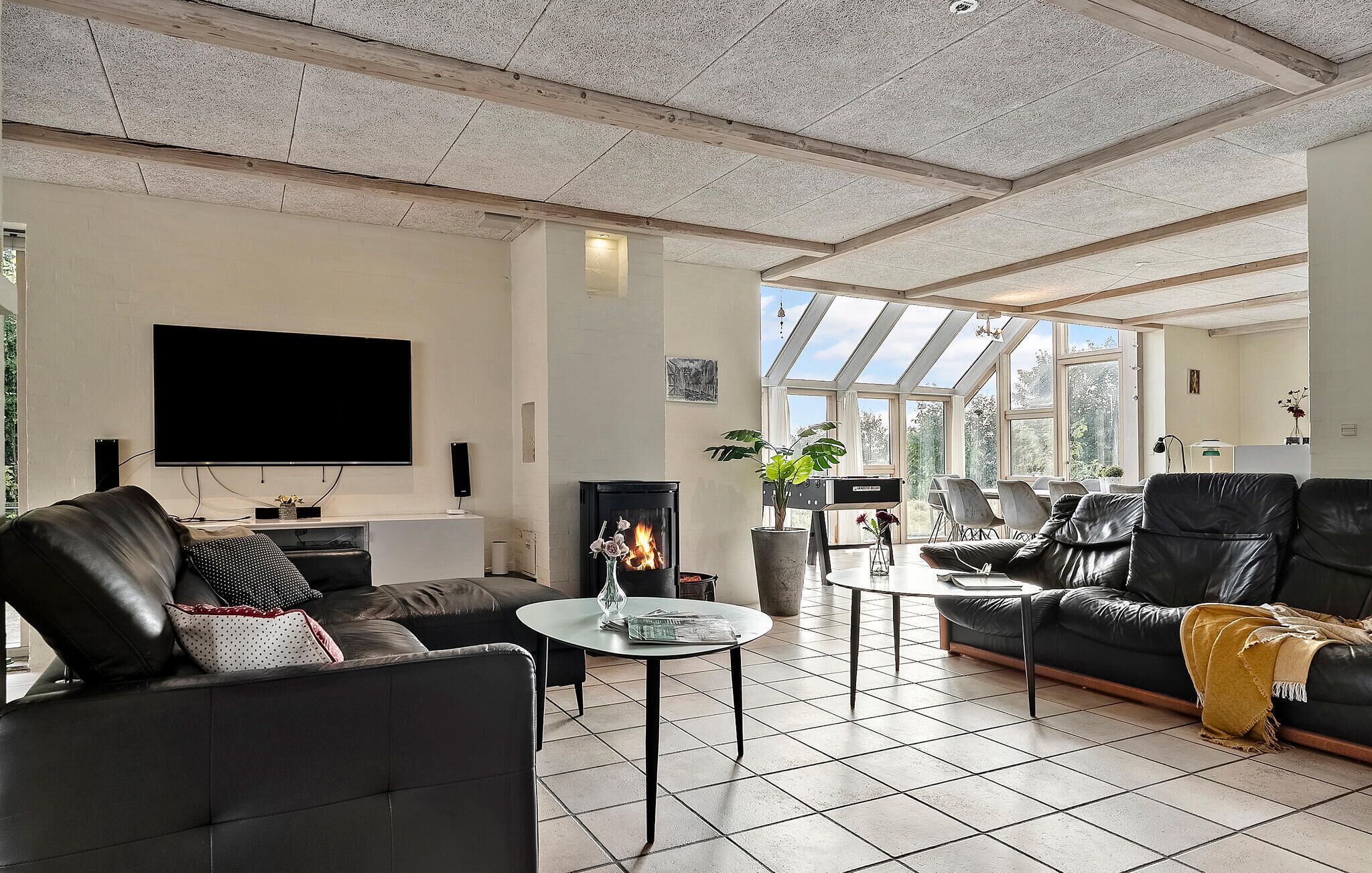 Smart TV, fireplace, table football