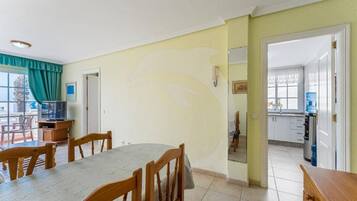Apartament, 2 dormitoris, balcó | Menjador