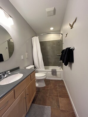 Bruser, hårtørrer, håndklæder, Sæbe