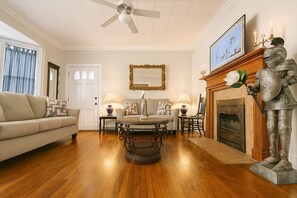 TV, fireplace