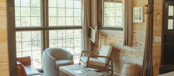 West Glacier Cabin, Hot Tub, Stunning Views, XC Ski Trails Nearby