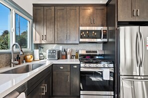 Fridge, microwave, oven, stovetop - Newly Remodeled Cozy Beach Retreat + Ocean Views (Manhattan Beach)