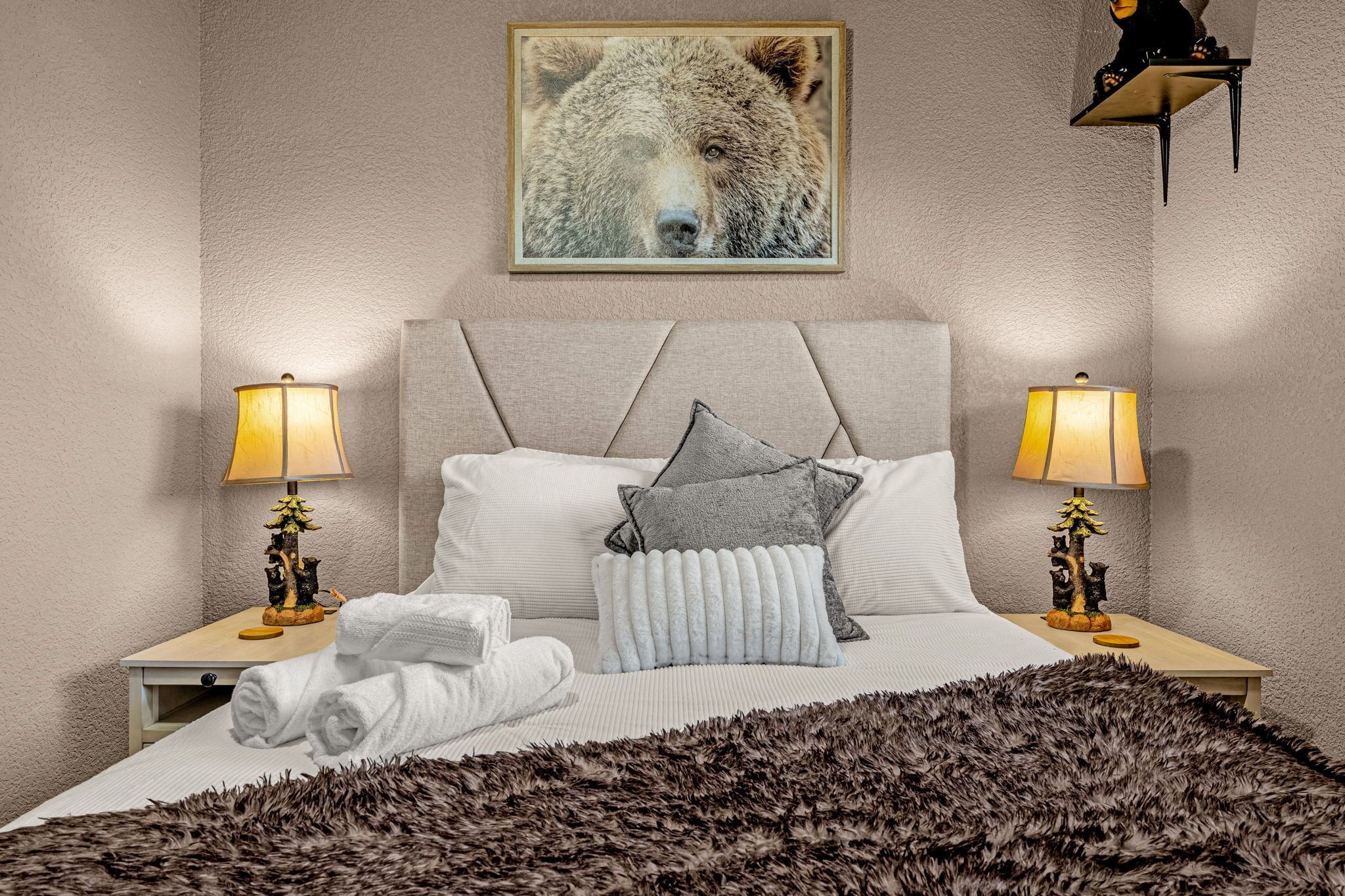 3 chambres, fer et planche à repasser, Wi-Fi, draps fournis