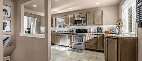 Mikrowelle, Ofen, Herdplatte, Geschirrspüler