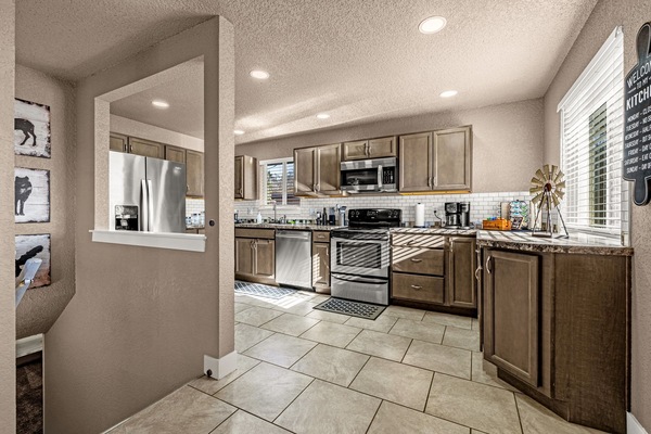 Microondas, horno, parrilla de estufa y lavavajillas