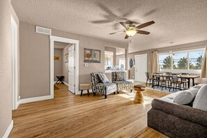 TV - BASE CAMP ESTABLISHED! Hot tub; Theater Room; Cozy Beds (Colorado Springs)