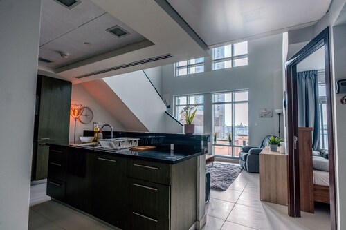 Luxurious, Spacious 4HD Duplex Apt, 10 minutes to Dubai Mall and Burj Khalifa