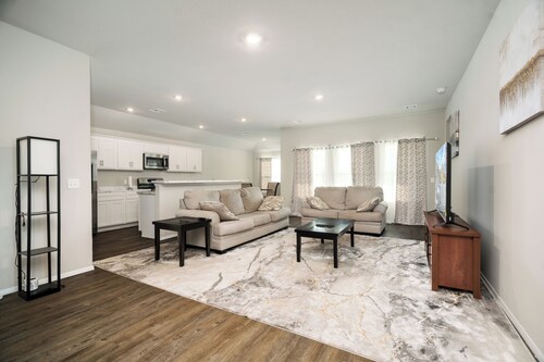 Stylish 3BR Home in Broken Arrow - Luxury, Comfort & Style