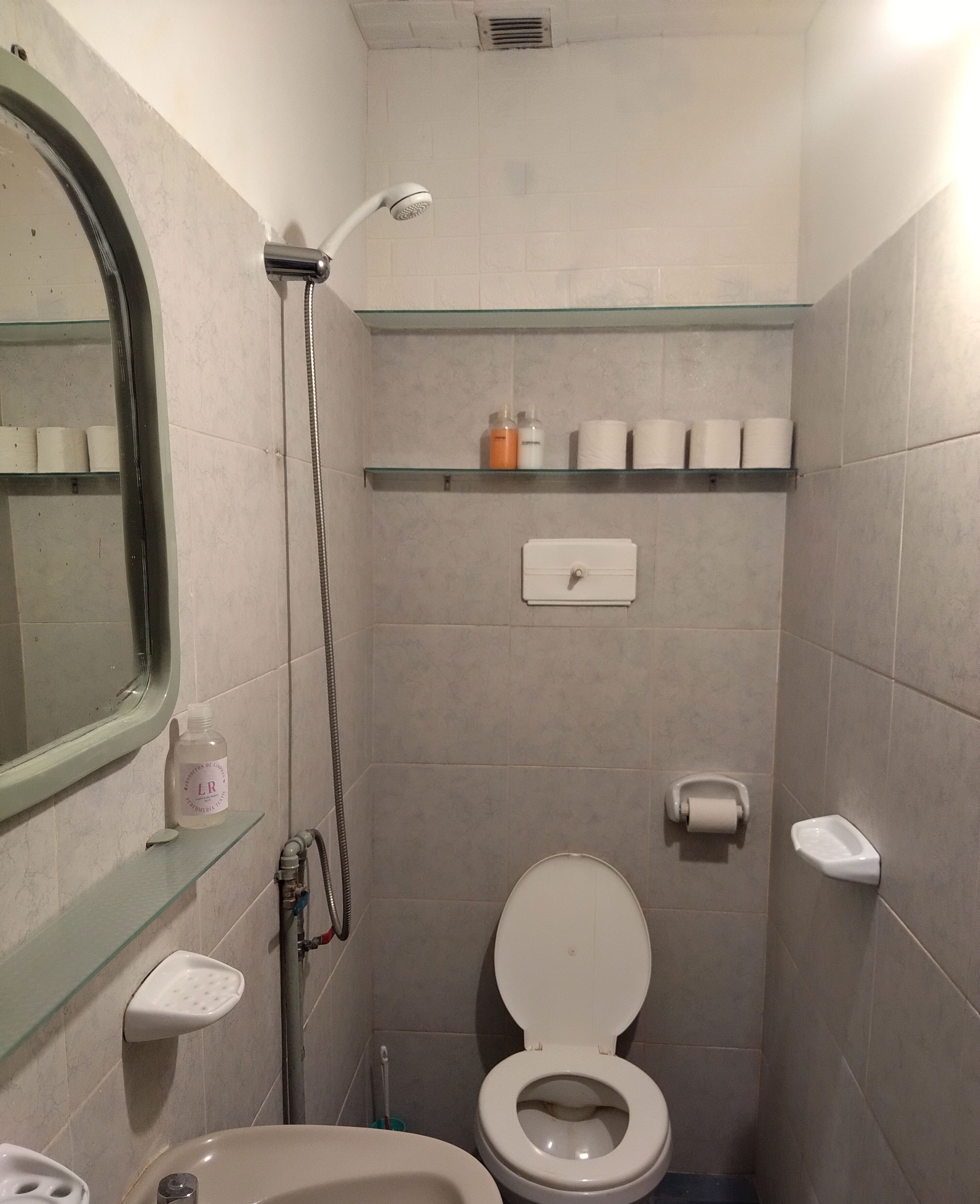 Handtücher, Seife, Toilettenpapier