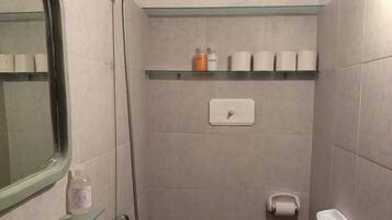 Handtücher, Seife, Toilettenpapier