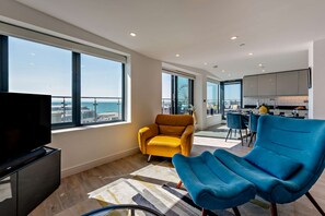 TV - Penthouse on the Seafront (Worthing)