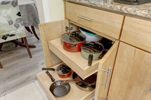 Frigorífic, microones, forn i placa de cuina