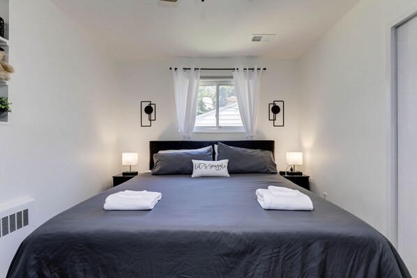 2 dormitoris, escriptori i planxa i posts de planxar