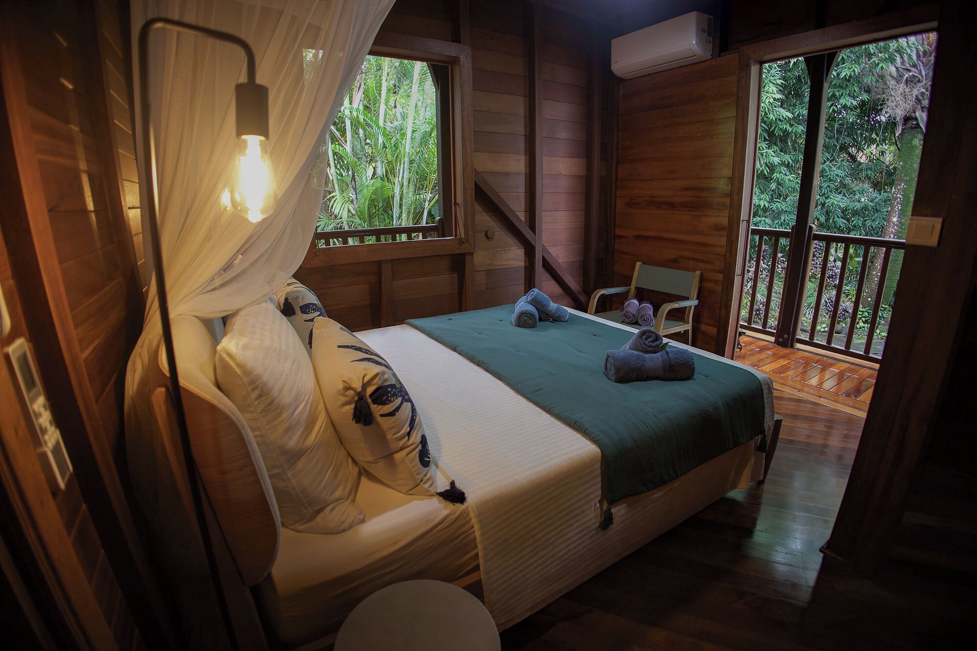 5 habitaciones, tabla de planchar con plancha y wifi gratis 