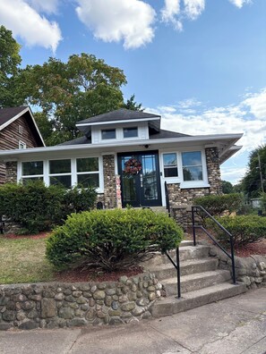 Exterior detail - Charming 3-bedroom house with AC in Indianapolis (Indianapolis)