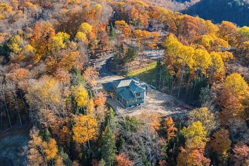 4200sqf, 6BR, 9BED, Huntsville, Algonquin Park