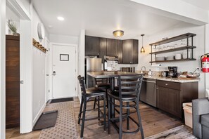 Fridge, microwave, oven, stovetop - Sun Valley Studio - Open and Airy - Walk to Lifts, Town and Trails (Ketchum)