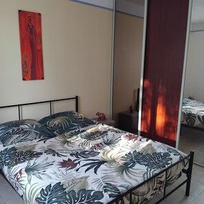 واي فاي مجانًا وملاءات أسرّة