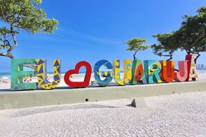 Beach - Apartment in Guarujá Enseada, 200m from the beach. (Guarujá)
