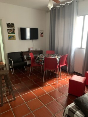 Dining - Apartment in Guarujá Enseada, 200m from the beach. (Guarujá)