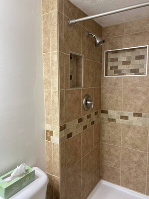 Hair dryer, towels, soap, shampoo - Millard West Omaha 4 bed, 3 bath (Omaha)