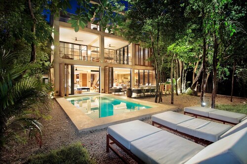 Luxury 5BR Villa with Pool, Terraces & Golf Privileges