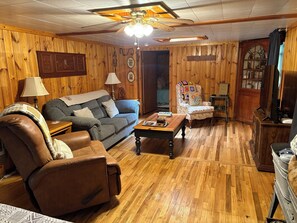 TV connectée, lecteur de DVD, livres, imprimantes