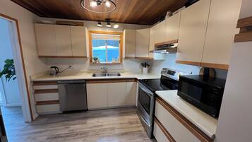 Micro-ondes, four, plaque de cuisson, lave-vaisselle