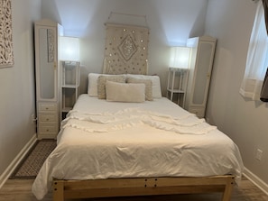 2 bedrooms, iron/ironing board, WiFi, bed sheets