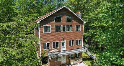 Cozy 2BR Mountain Retreat Near Killington Resort - Pet Friendly w/ Fireplace