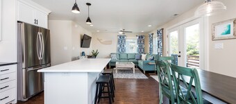 Walk to beach - Fire pit - Near dining & shopping