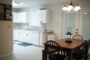 Dining - Beautiful home located at Chiefland Country Estates, near the Golf Course (Chiefland)