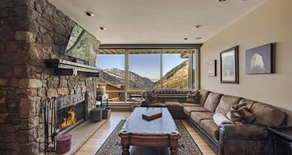 New Listing! Ski in/Ski out to Snowbird in Beautiful Two Bedroom with Stunning Views
