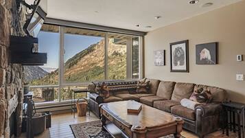 Télévision, cheminée