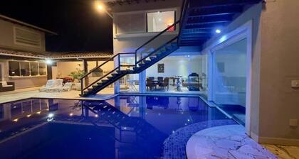 Jolly Praia de Tucuns e Hospedagem