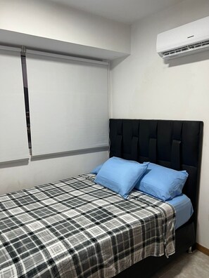 2 bedrooms, iron/ironing board, WiFi