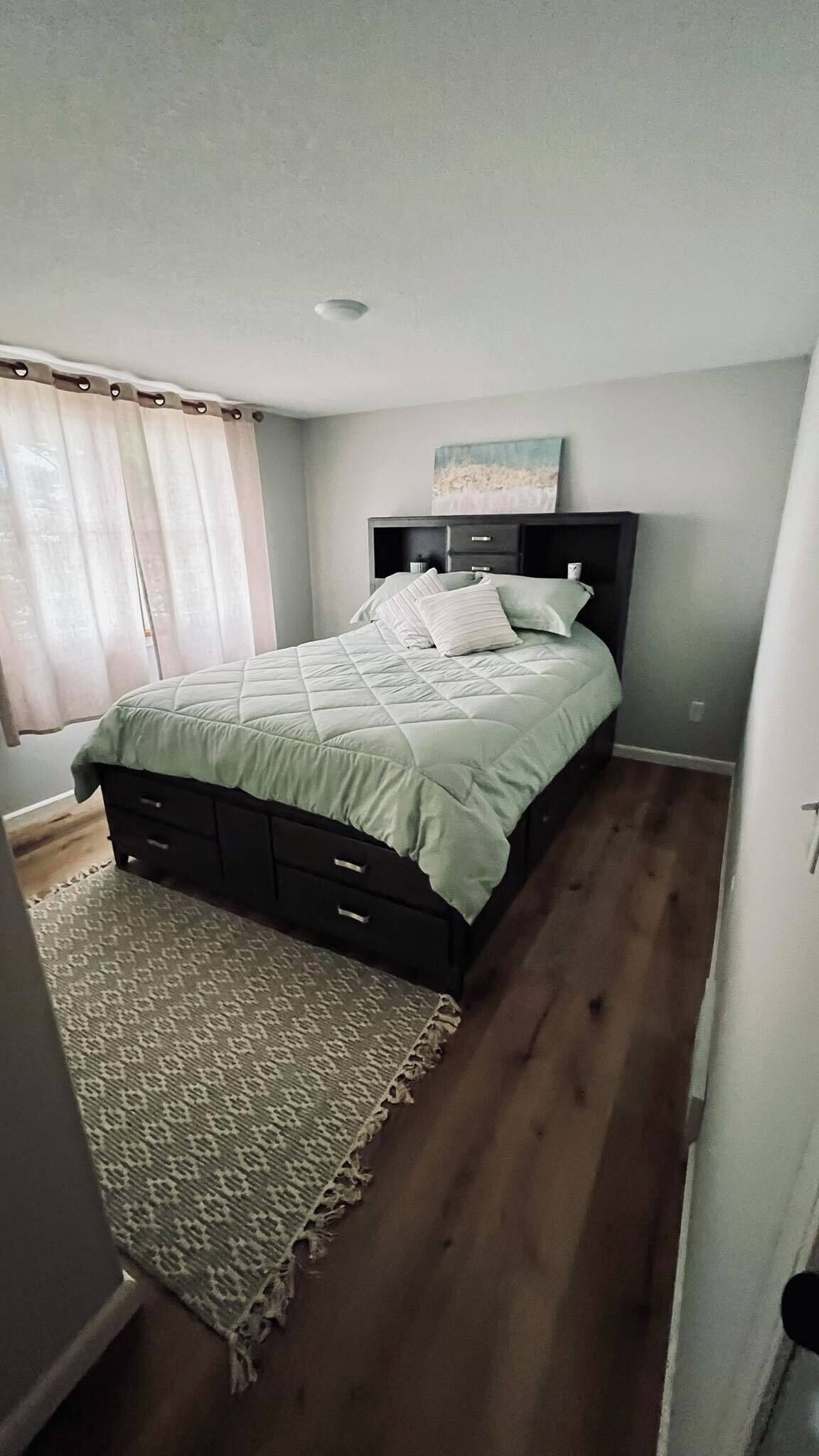 3 slaapkamers, een strijkplank/strijkijzer, gratis wifi, beddengoed