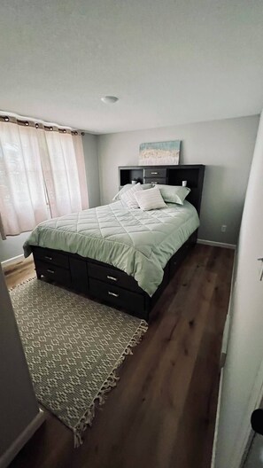 3 bedrooms, iron/ironing board, free WiFi, bed sheets