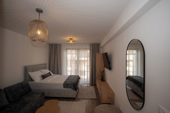Iron/ironing board, WiFi, bed sheets