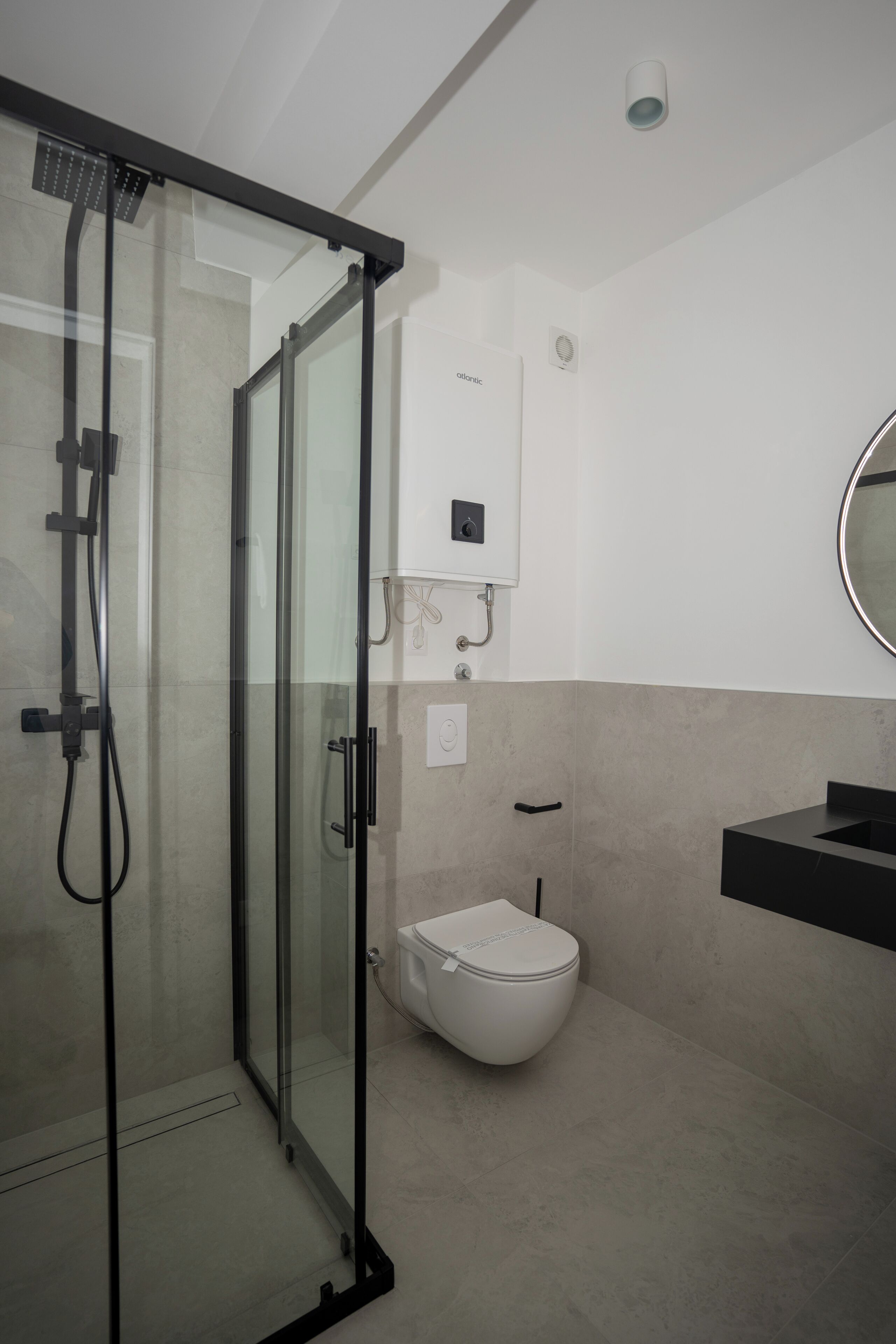 Dusj, hårføner, bidé og håndklær