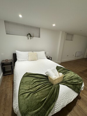3 quartos, ferros/tábuas de passar roupa, Wi-Fi, roupa de cama