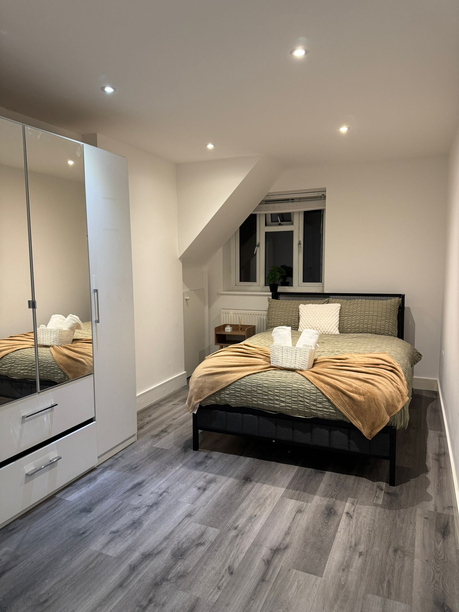 3 chambres, fer et planche à repasser, Wi-Fi, draps fournis