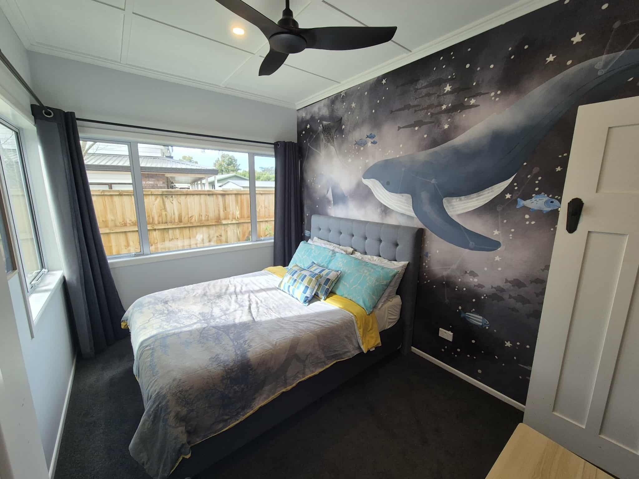 3 عدّة غرف نوم ومكواة/لوح كي وواي فاي وملاءات أسرّة